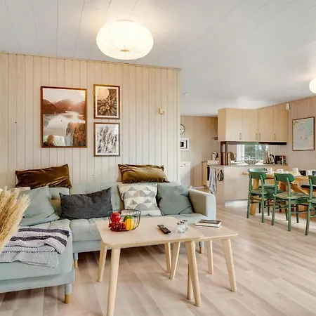 Brunetta - 200m To The Fjord By Interhome