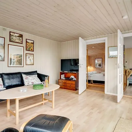 Brunetta - 200m To The Fjord By Interhome